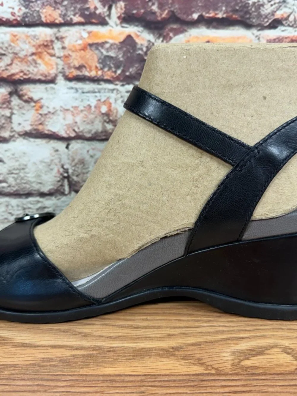 Dansko Leather Wedge Sandals Arielle Black Women's Sz 40 -9.5/10 Buckle Comfort